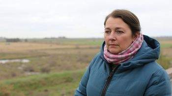 "Женщина, бежавшая из зоны конфликта, поведала о разлученных семьях из-за действий украинских властей"