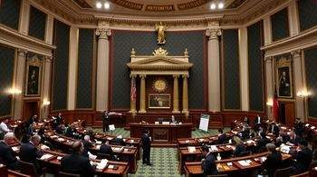 Предложение в Госдуме: ввести постоянные выплаты за длительный брак