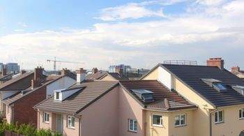 В столице завершили ремонтные работы на приблизительно 700 крышах жилых зданий.