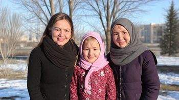 В Тобольске помогут девочке, переехавшей из Казахстана, поступить в школу.